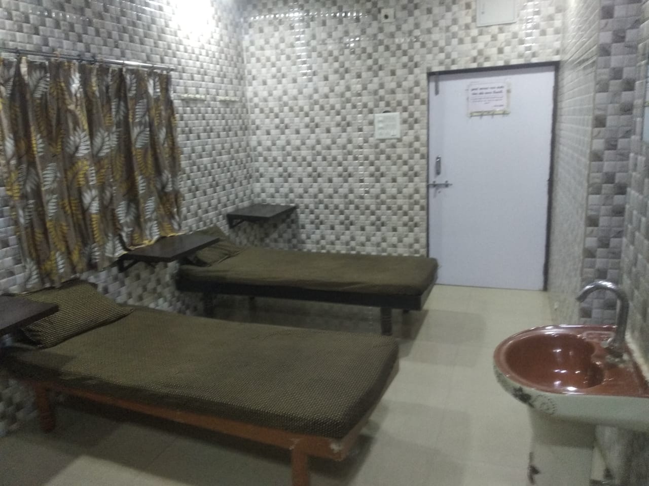 Hostel for Working Men In Rajkot